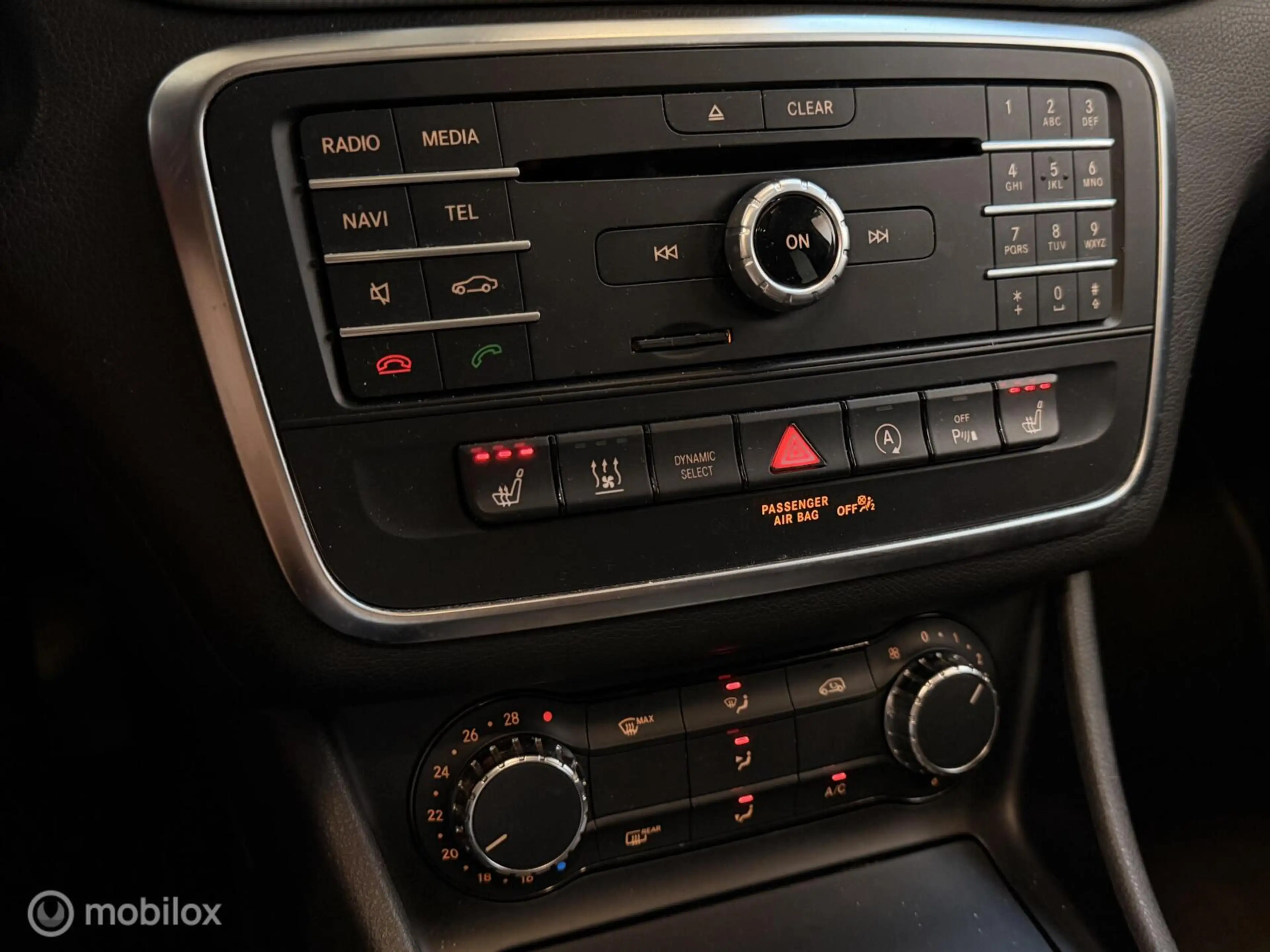 Mercedes-Benz GLA 180 AMG PANO CARPLAY STOELVW Gr.SCHERM! — photo 26