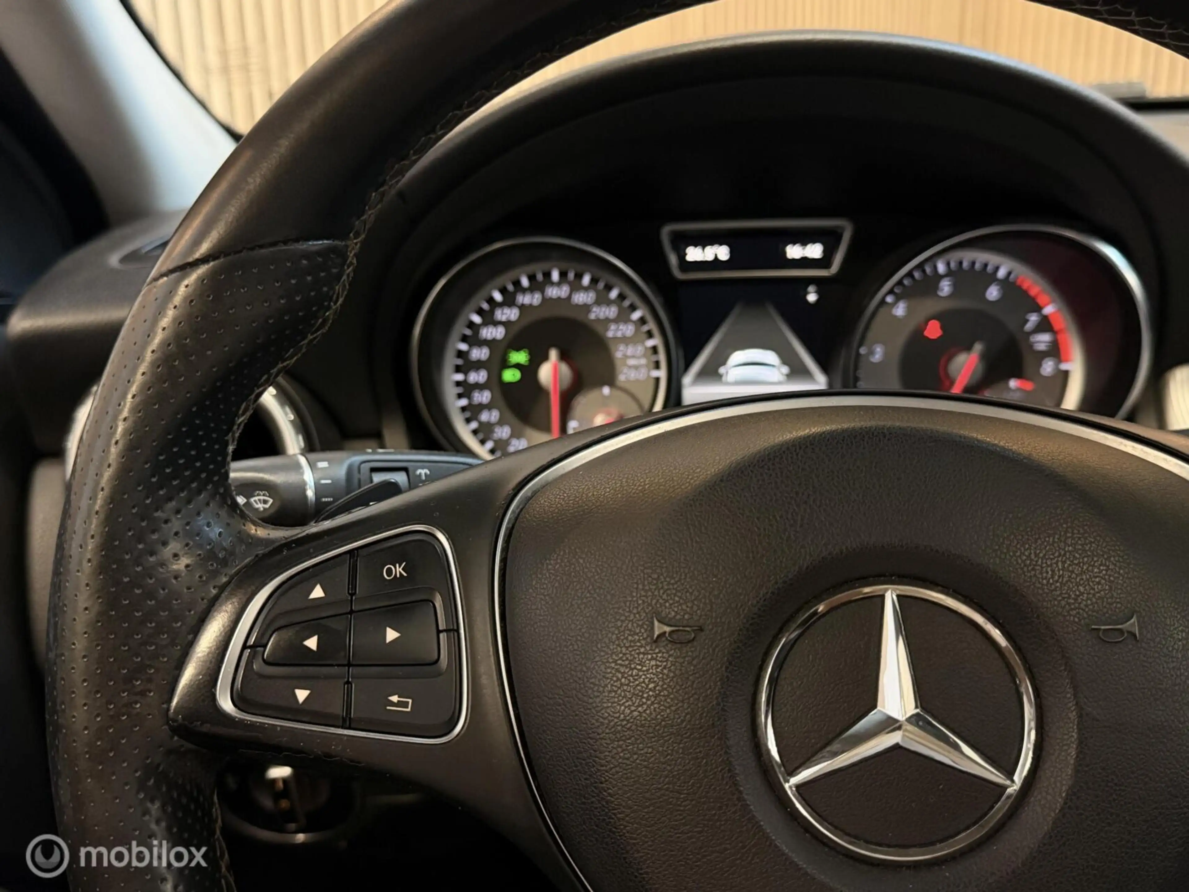 Mercedes-Benz GLA 180 AMG PANO CARPLAY STOELVW Gr.SCHERM! — photo 15