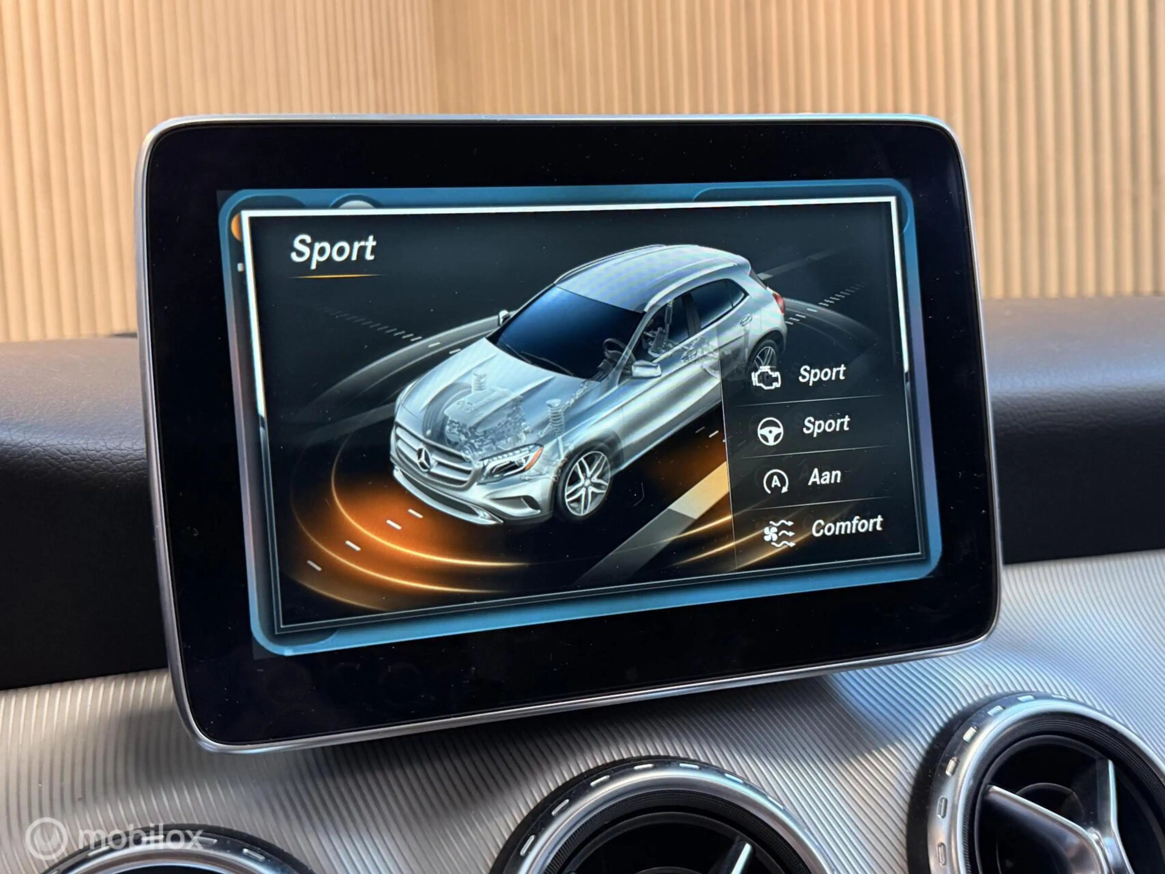 Mercedes-Benz GLA 180 AMG PANO CARPLAY STOELVW Gr.SCHERM! — photo 24