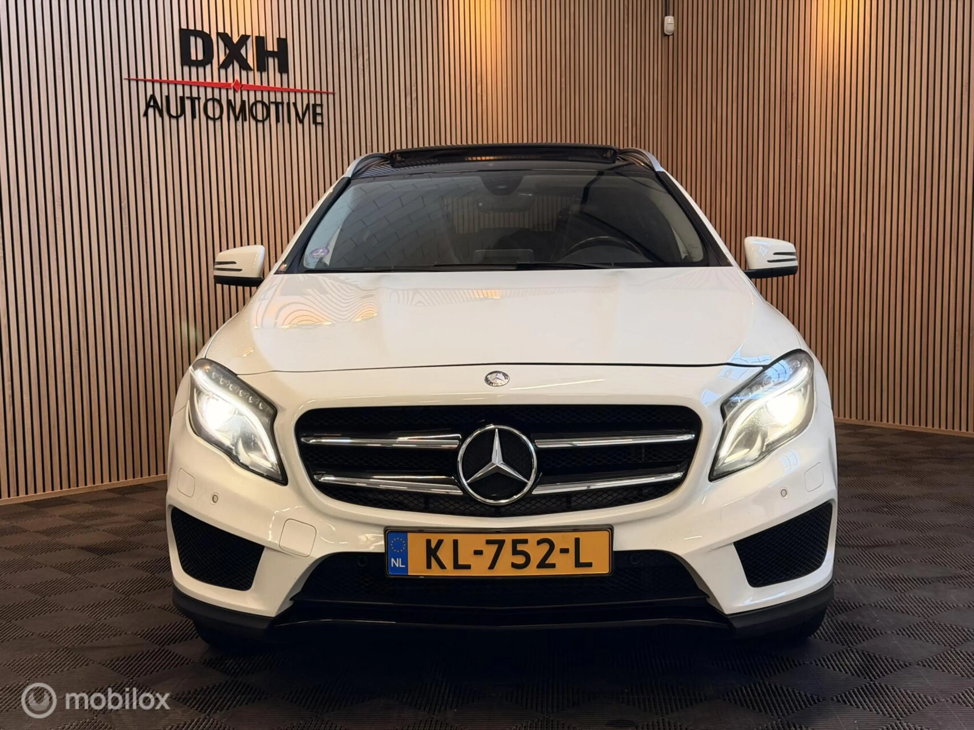Mercedes-Benz GLA 180 AMG PANO CARPLAY STOELVW Gr.SCHERM! — photo 5
