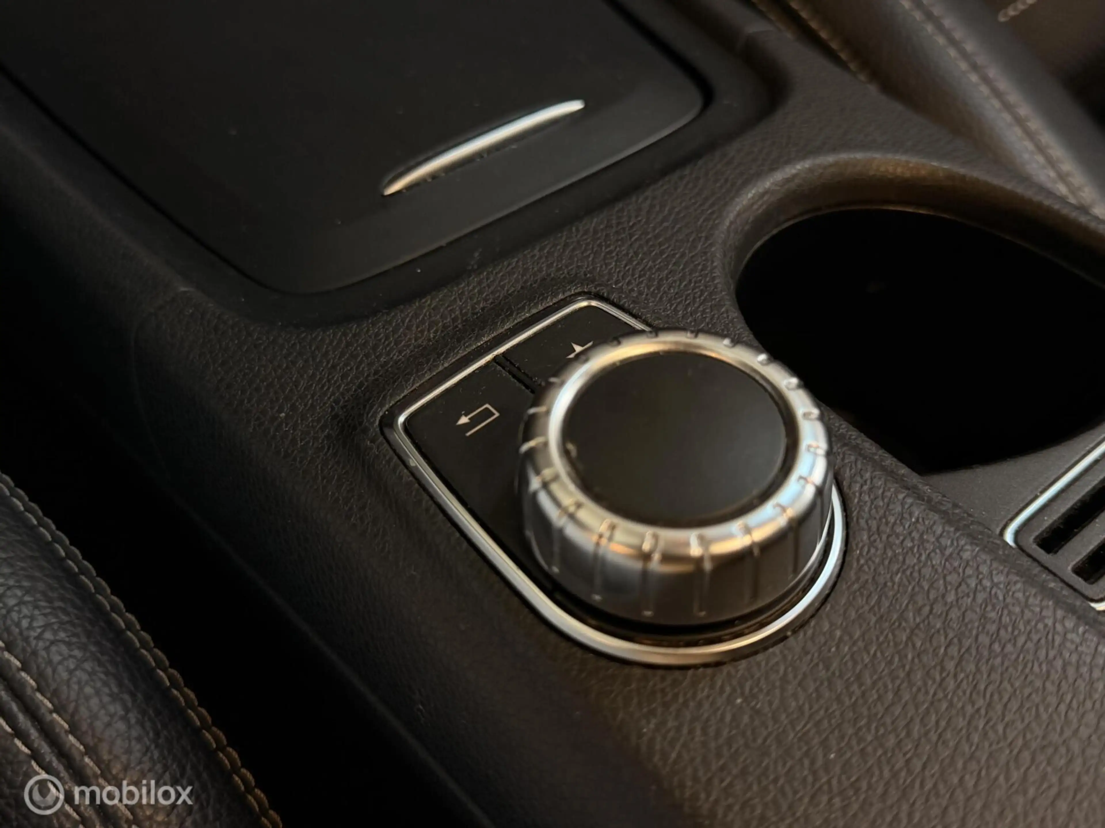 Mercedes-Benz GLA 180 AMG PANO CARPLAY STOELVW Gr.SCHERM! — photo 27