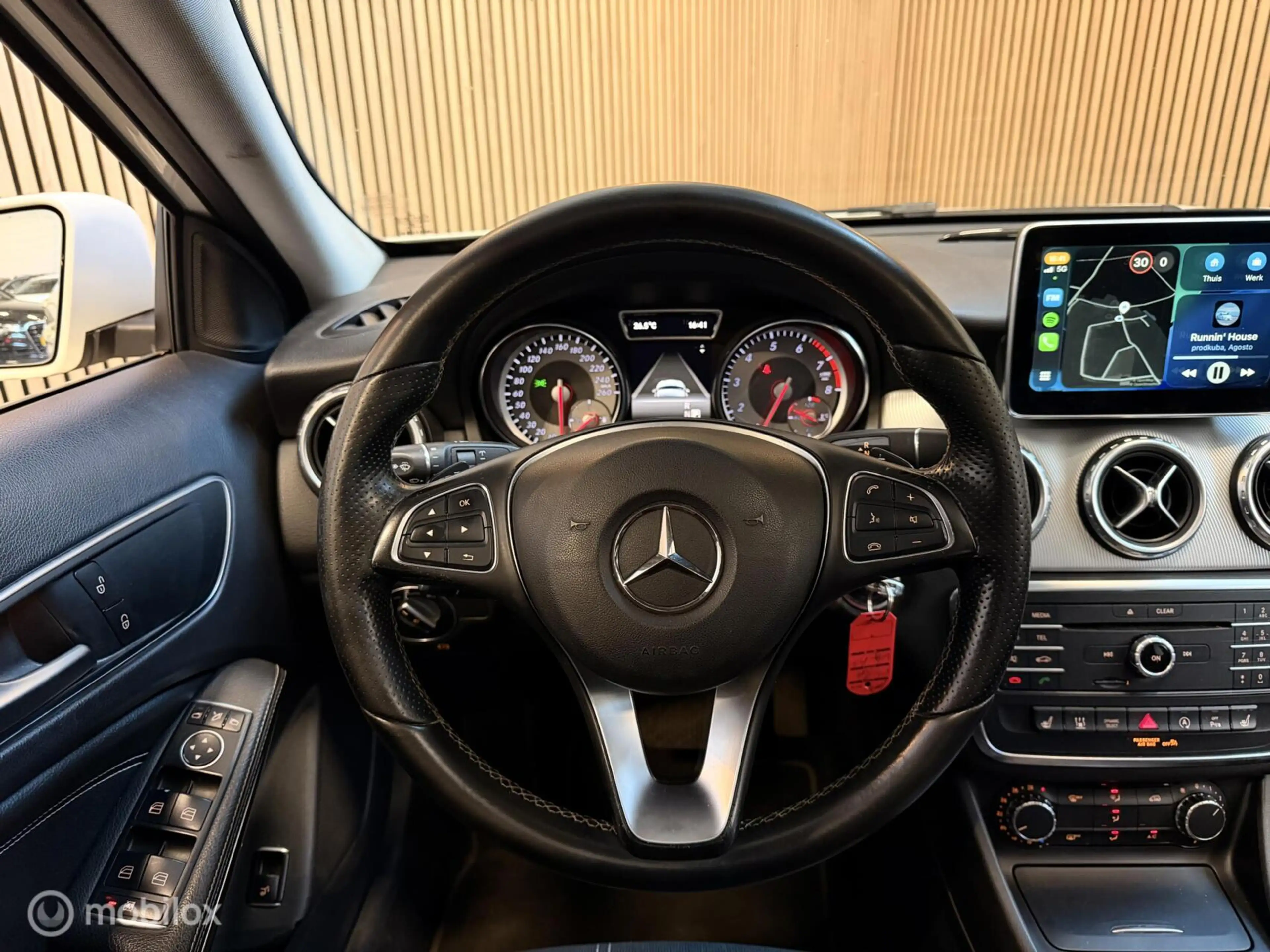 Mercedes-Benz GLA 180 AMG PANO CARPLAY STOELVW Gr.SCHERM! — photo 12