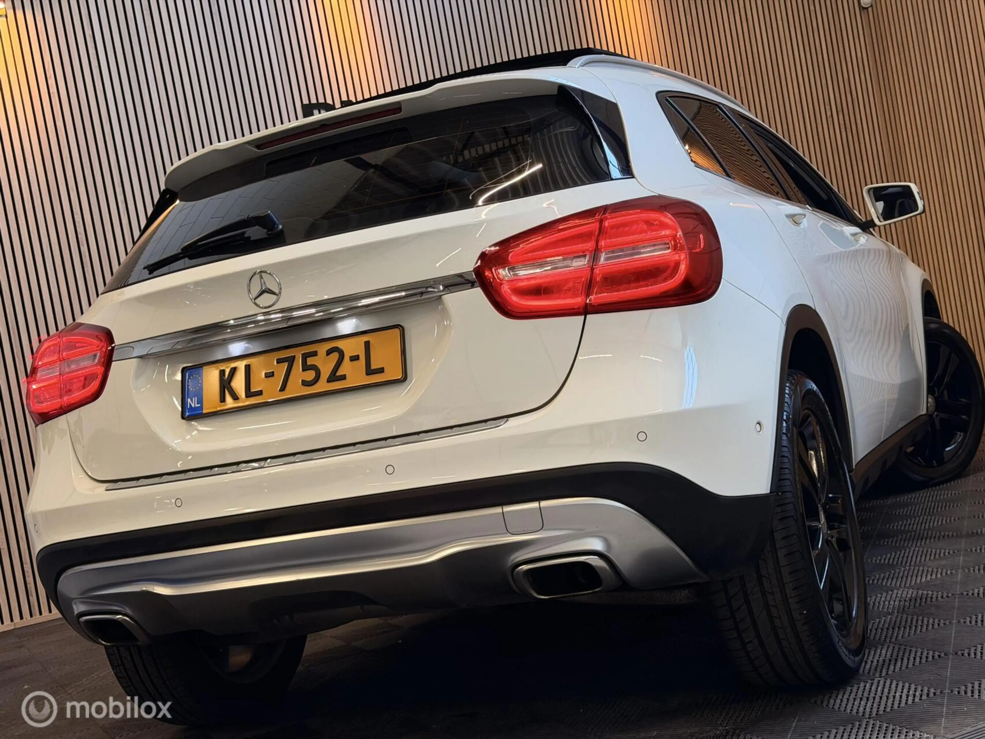 Mercedes-Benz GLA 180 AMG PANO CARPLAY STOELVW Gr.SCHERM! — photo 34