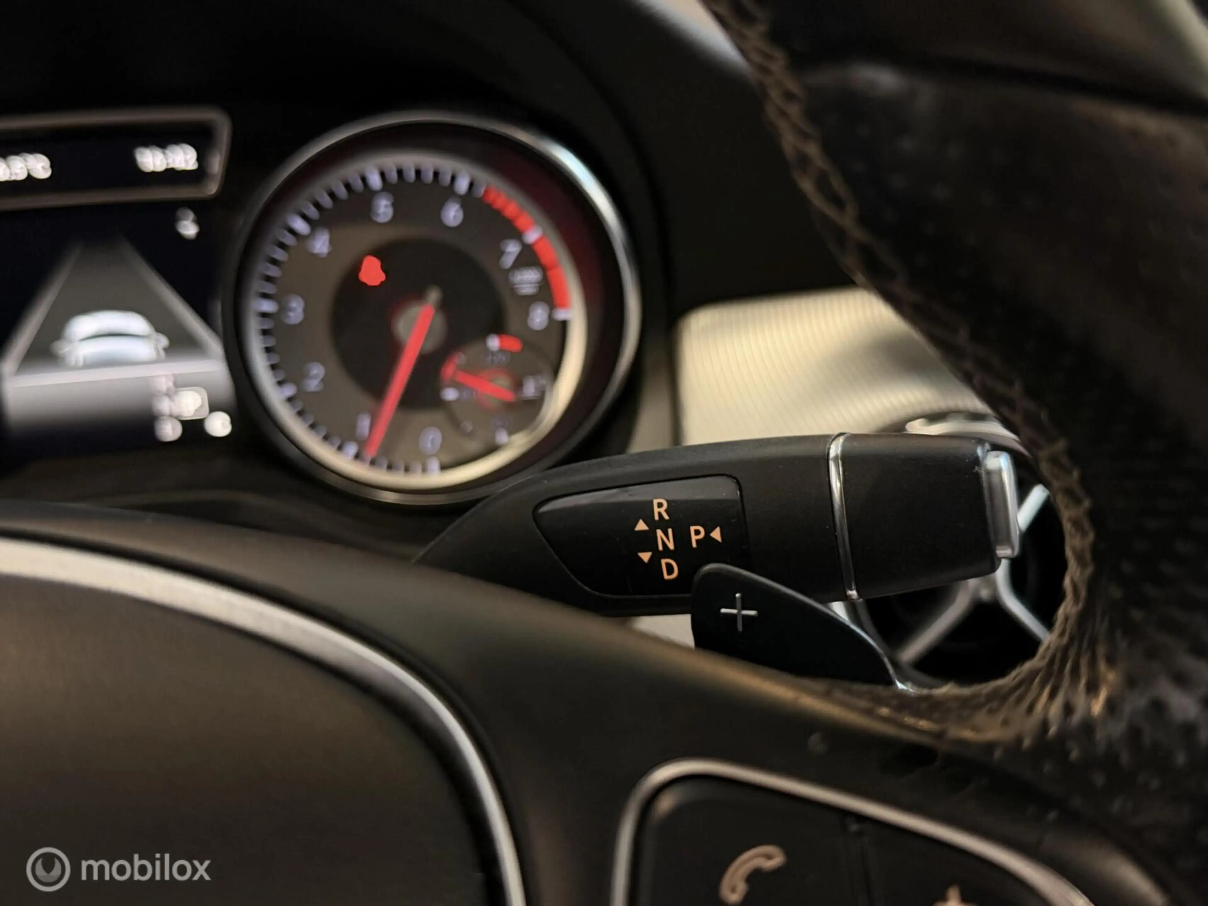 Mercedes-Benz GLA 180 AMG PANO CARPLAY STOELVW Gr.SCHERM! — photo 18