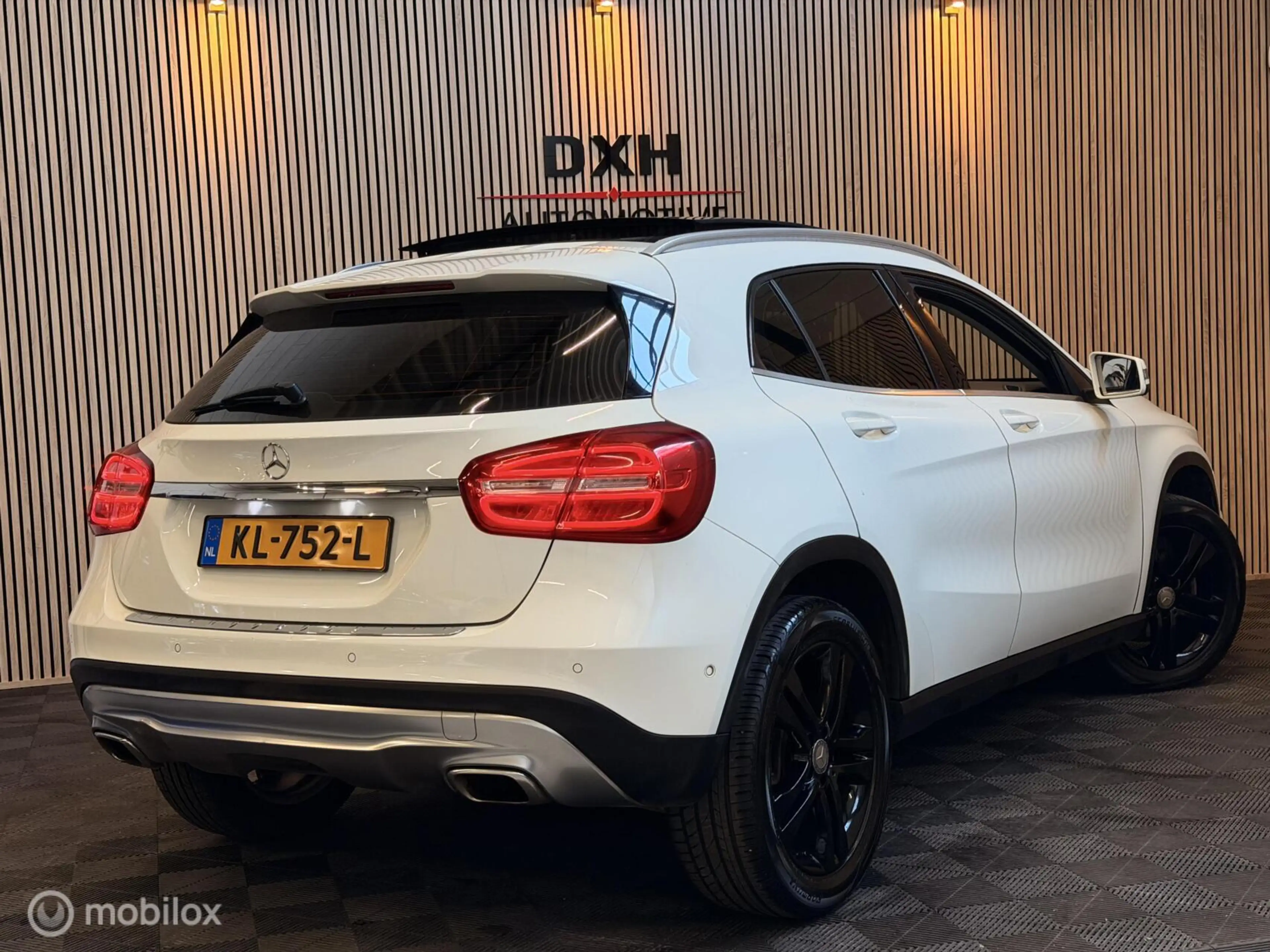 Mercedes-Benz GLA 180 AMG PANO CARPLAY STOELVW Gr.SCHERM! — photo 2