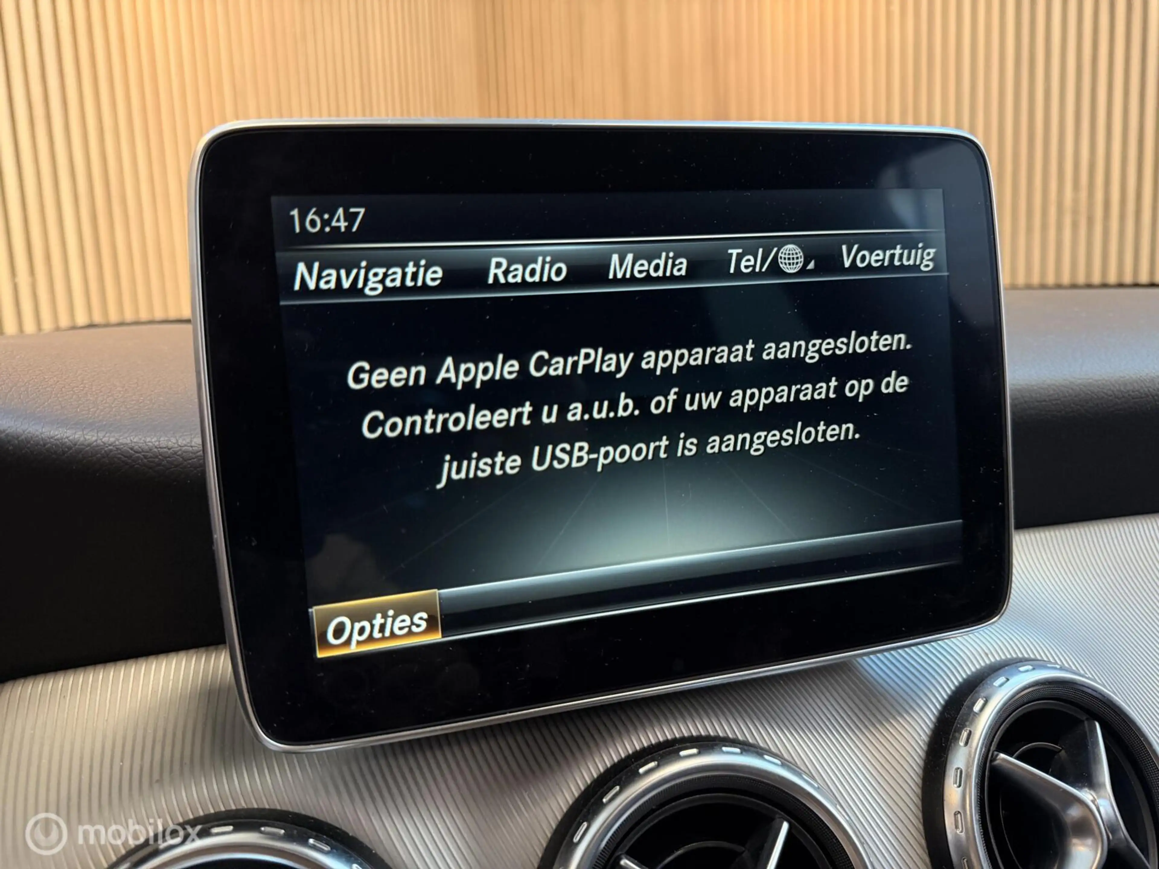 Mercedes-Benz GLA 180 AMG PANO CARPLAY STOELVW Gr.SCHERM! — photo 25