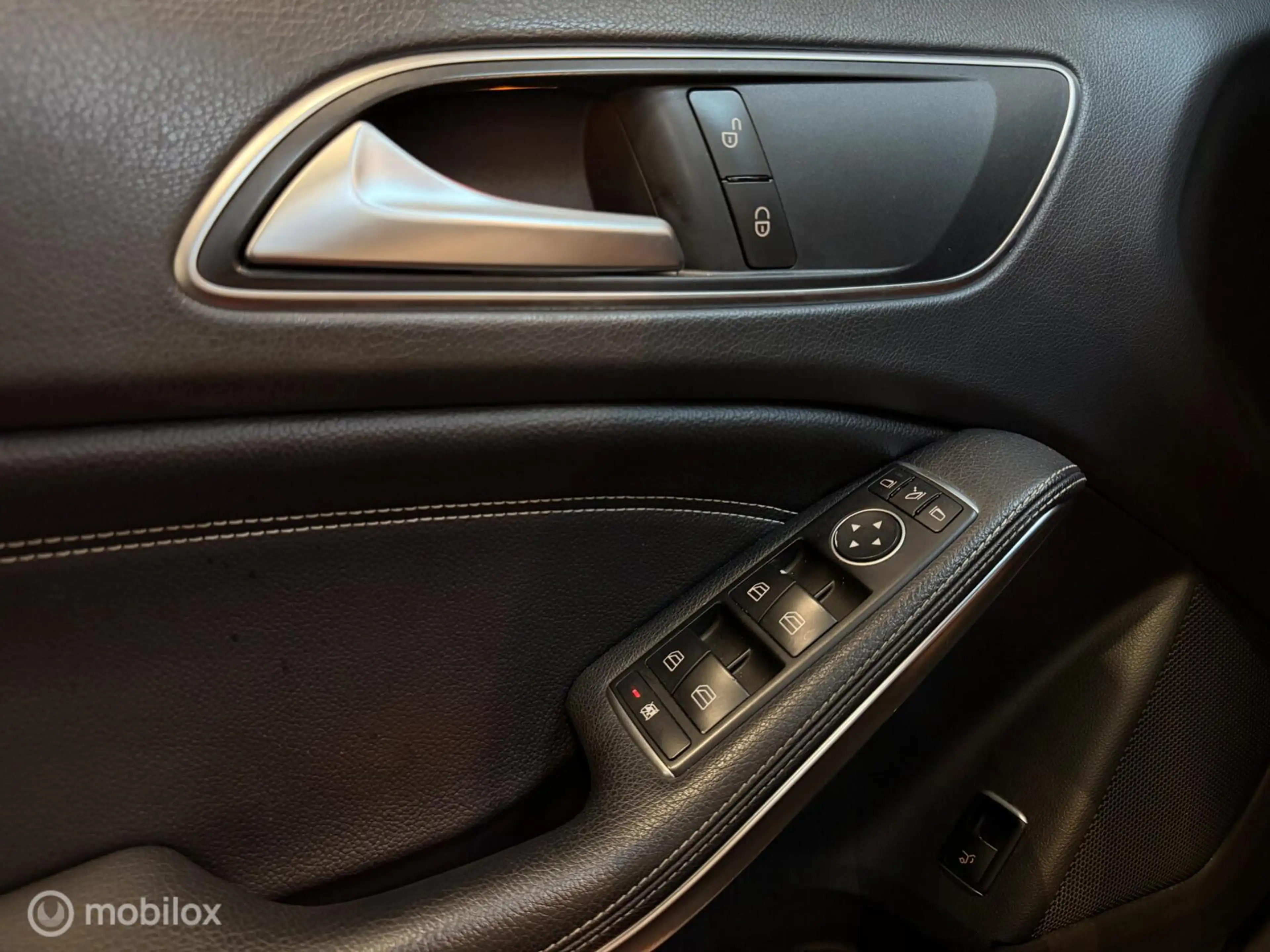 Mercedes-Benz GLA 180 AMG PANO CARPLAY STOELVW Gr.SCHERM! — photo 13
