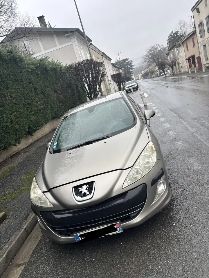 Peugeot 308 1.6 HDi 110ch FAP BVM5 Sportium