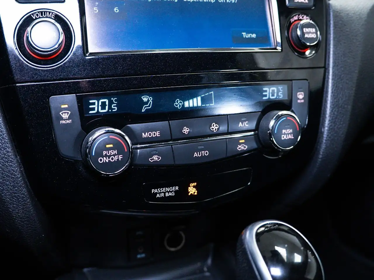 Nissan Qashqai снимка Nissan Qashqai