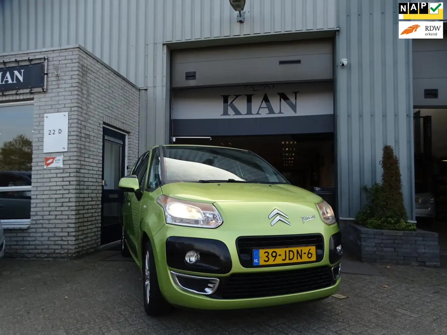 Citroen C3 Picasso 1.4 VTi Aura Groen - 1
