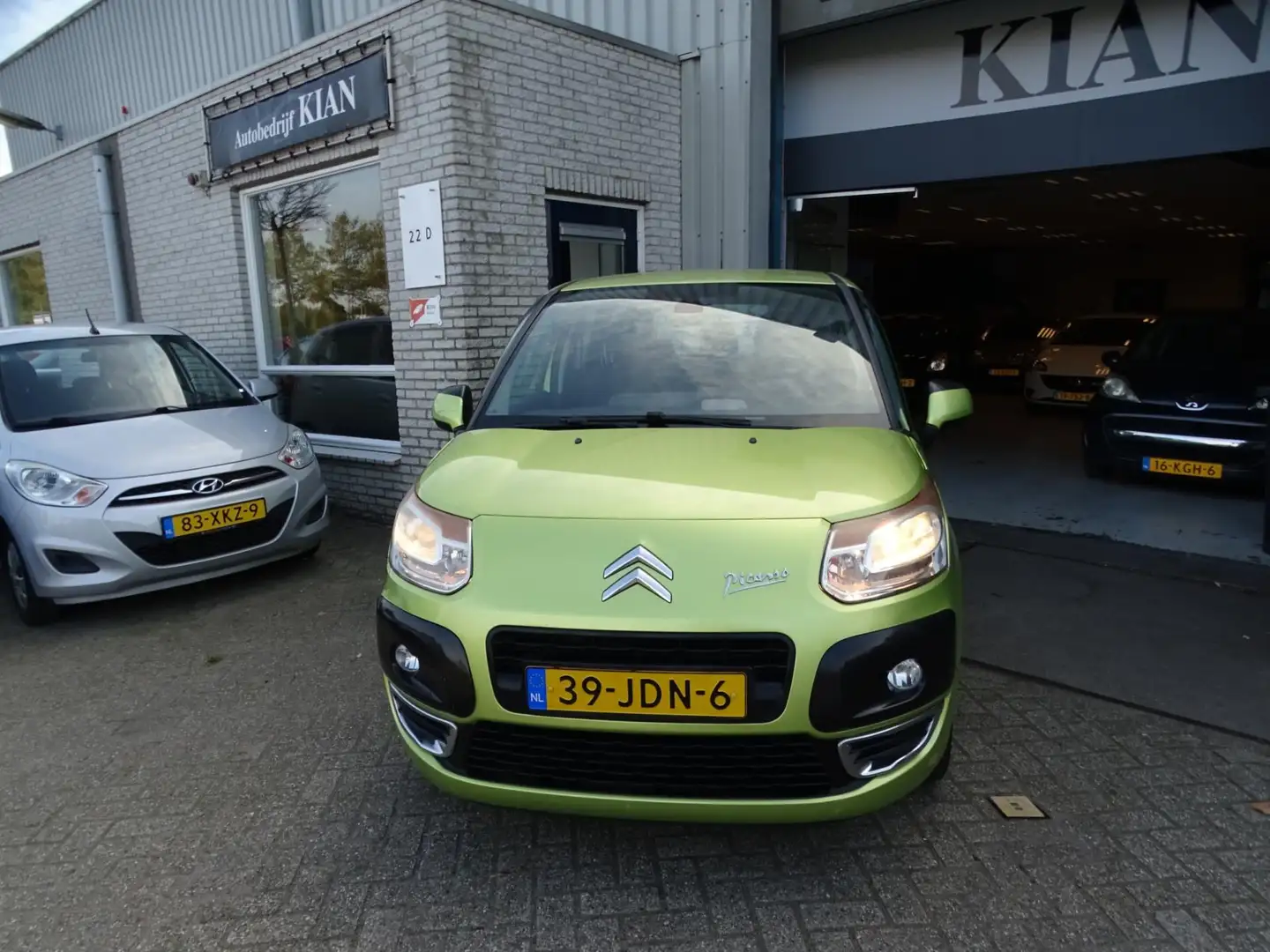 Citroen C3 Picasso 1.4 VTi Aura Groen - 2