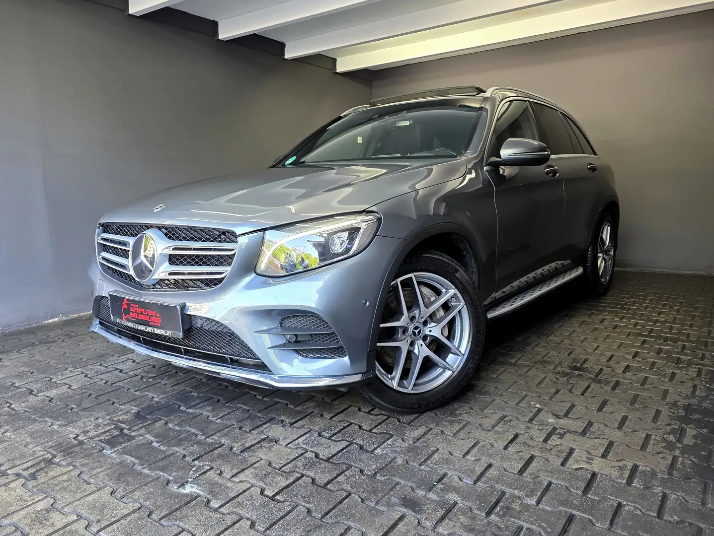 Mercedes-Benz GLC 350 d 4M, 9G, AMG LINE, PANO, DISTRONIC, HEAD UP Grau - 1