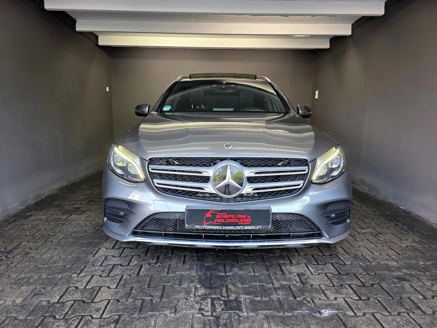 Mercedes-Benz GLC 350 d 4M, 9G, AMG LINE, PANO, DISTRONIC, HEAD UP Grau - 2