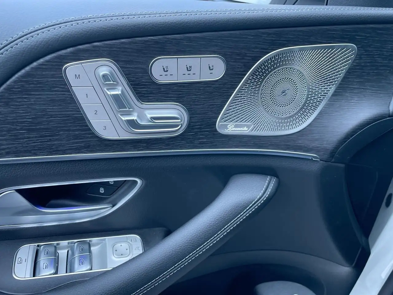 Mercedes-Benz GLE снимка Mercedes-Benz GLE