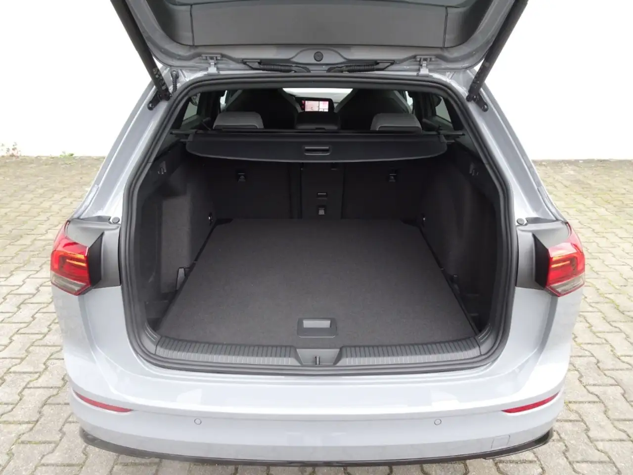 Volkswagen Golf Variant VIII 1.5 TSI R-Line ACC Kamera LED 19