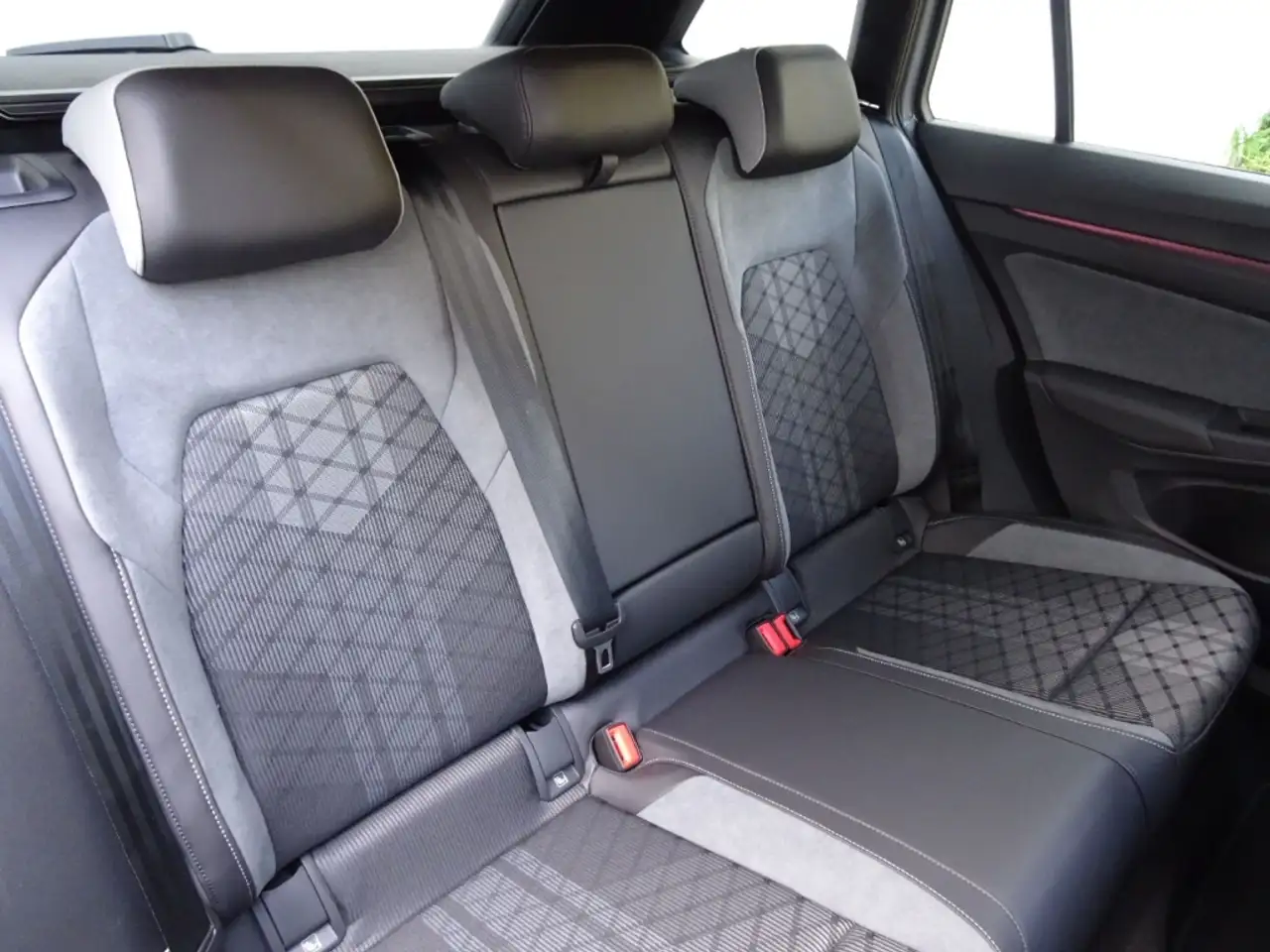 Volkswagen Golf Variant VIII 1.5 TSI R-Line ACC Kamera LED 17