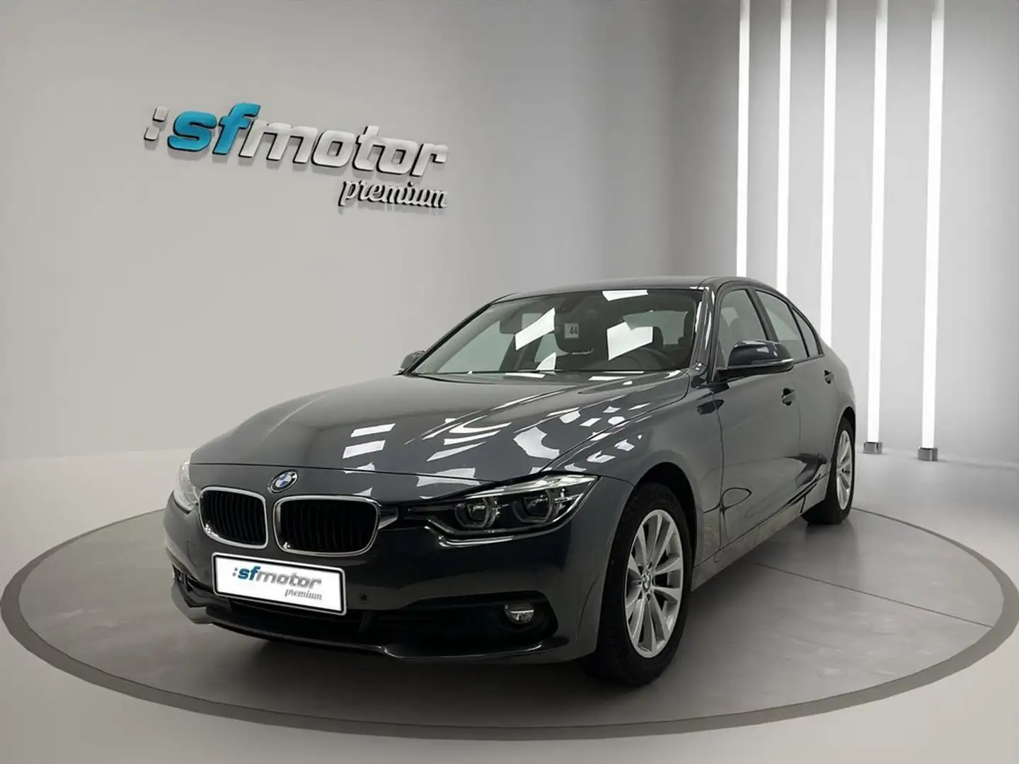 BMW 318 318dA Business Gris - 1