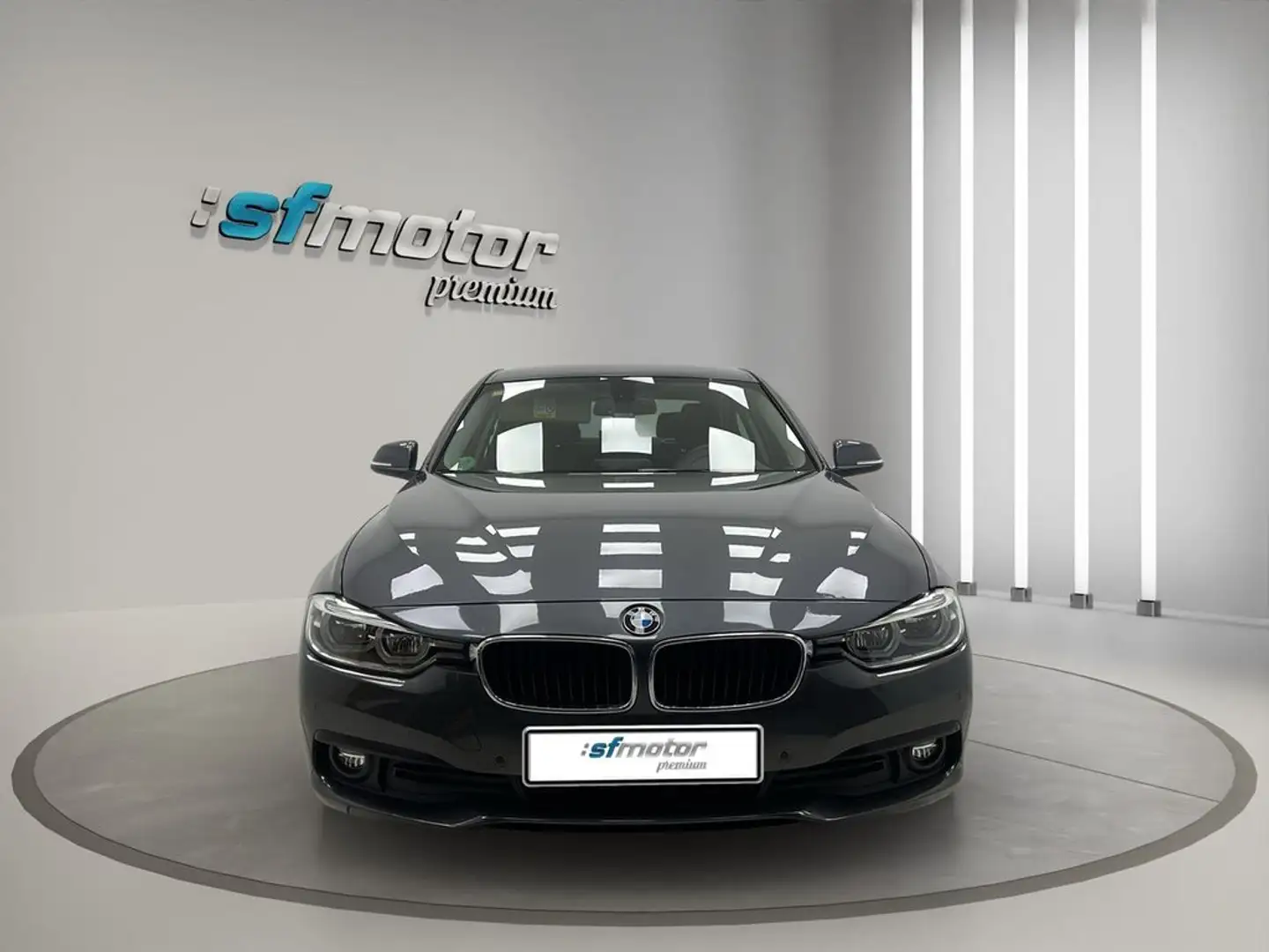 BMW 318 318dA Business Gris - 2