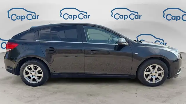 Chevrolet Cruze view 4