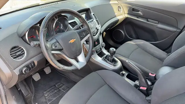Chevrolet Cruze view 8