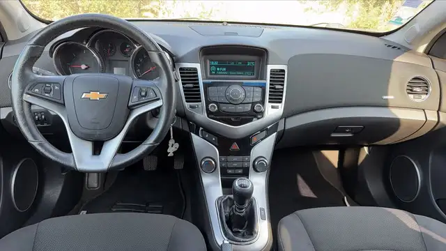 Chevrolet Cruze view 11