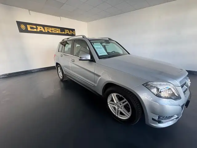Mercedes-Benz GLK view 3