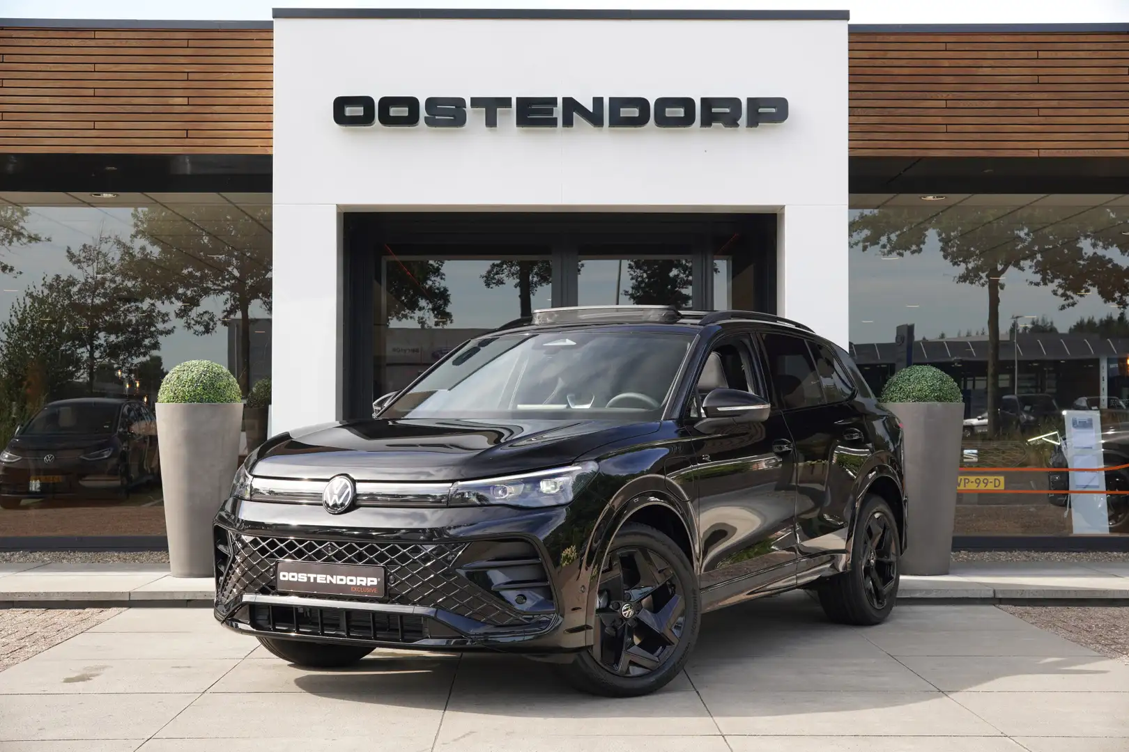 Volkswagen Tiguan 1.5/272pk eHybrid R-Line Blackstyle|2025|Panoramad Noir - 2