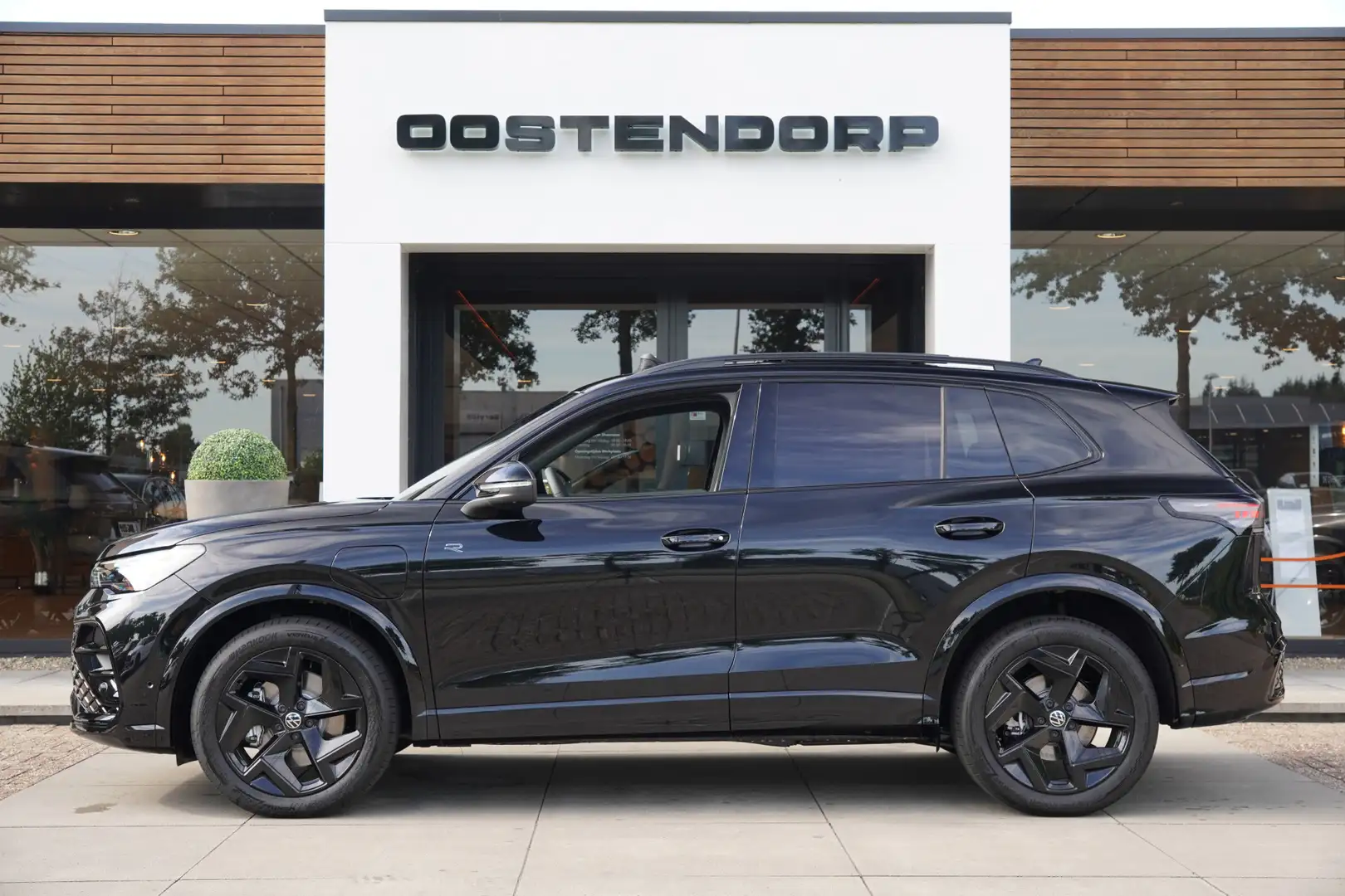 Volkswagen Tiguan 1.5/272pk eHybrid R-Line Blackstyle|2025|Panoramad Noir - 1