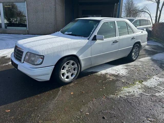 Mercedes-Benz 250 W124