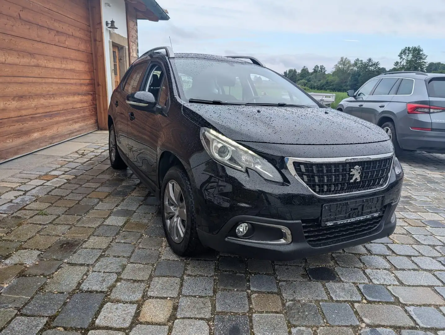 Peugeot 2008 1.2 12V e-THP / PureTech Schwarz - 1