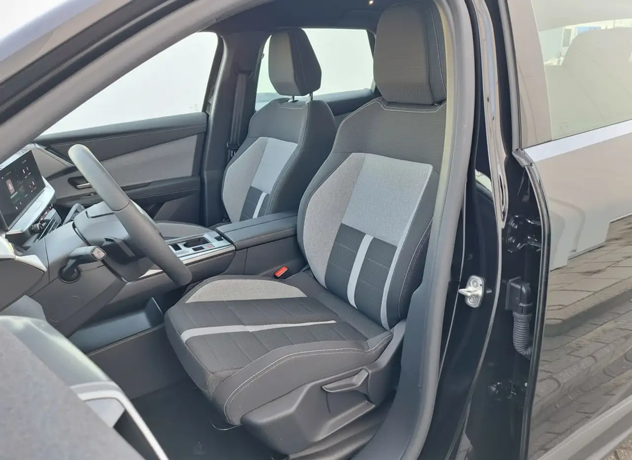 Opel Grandland 1.2 Turbo Hybrid groot in comfort, klein in verbru, миниатюра 7