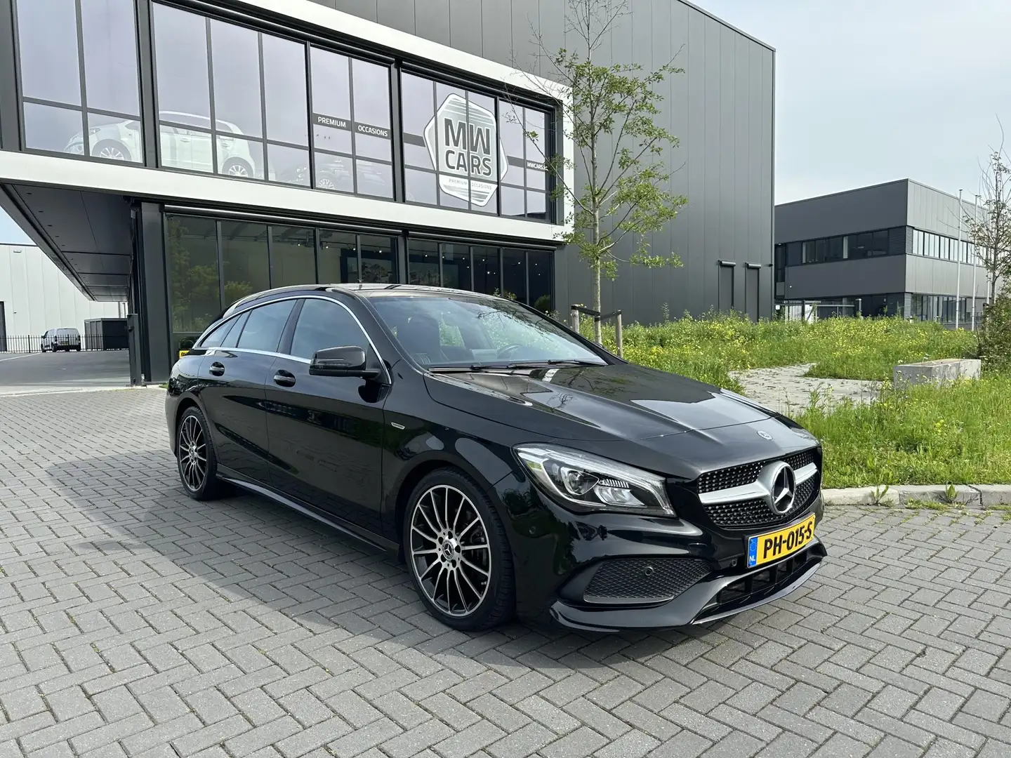 Mercedes-Benz CLA 180 Shooting Brake Business Solution AMG Navi Camera Zwart - 1