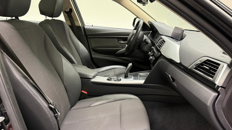 BMW 335 d Touring xDrive LED/Nav/Pano/HUD/AHK/SHZ/PDC — photo 13
