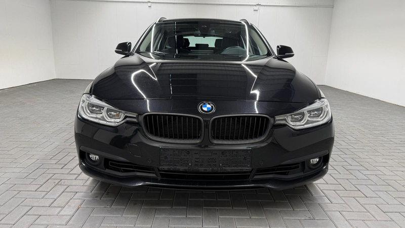 BMW 335 d Touring xDrive LED/Nav/Pano/HUD/AHK/SHZ/PDC — photo 8