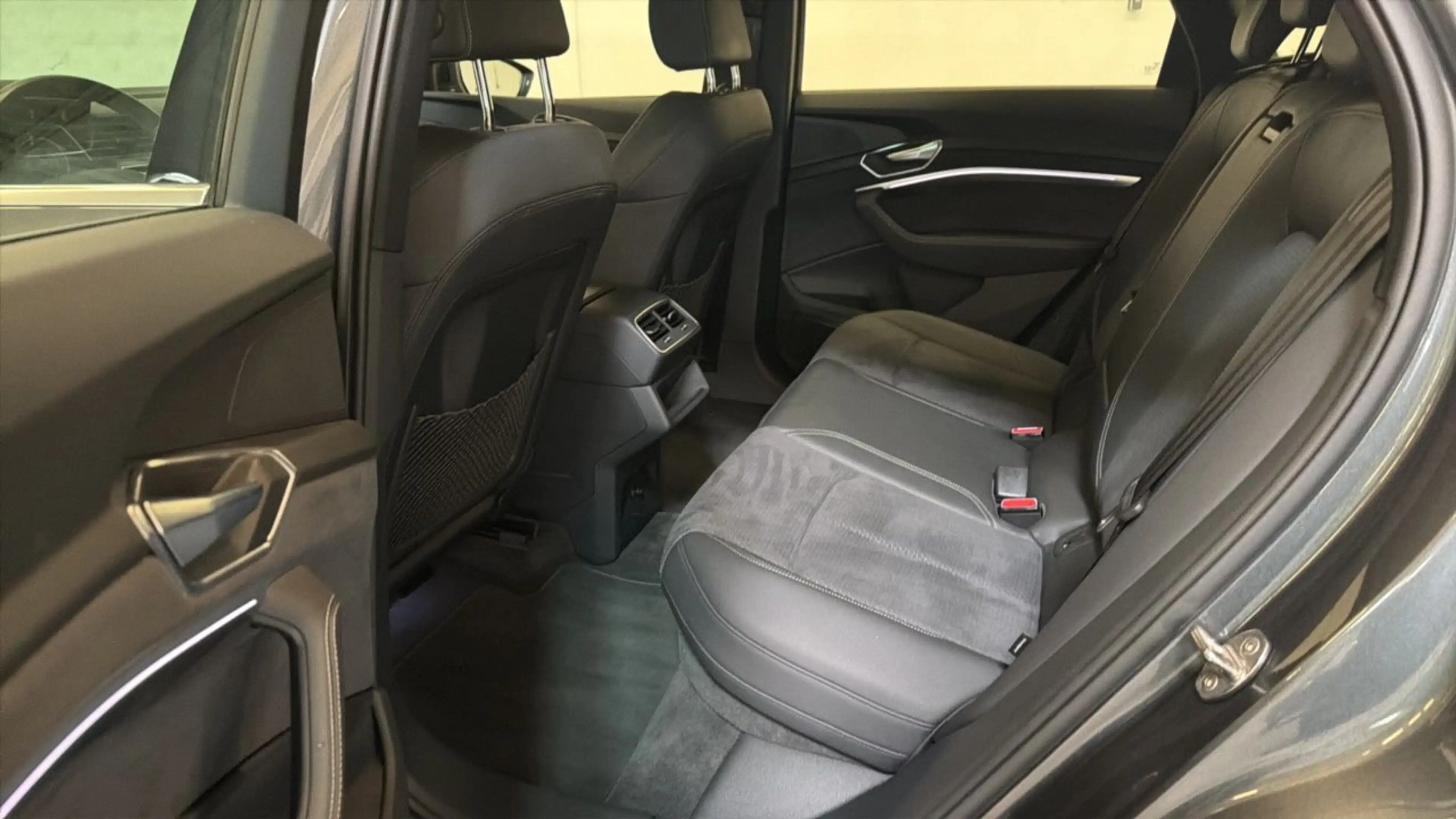 Audi e-tron 55 quattro S line — photo 15