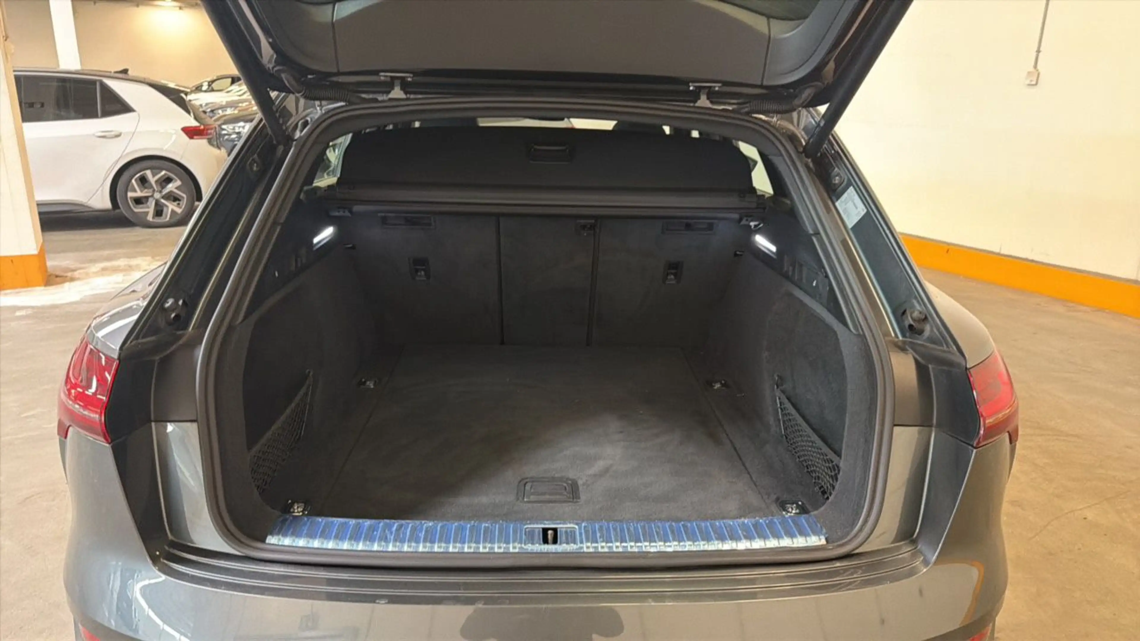 Audi e-tron 55 quattro S line — photo 10