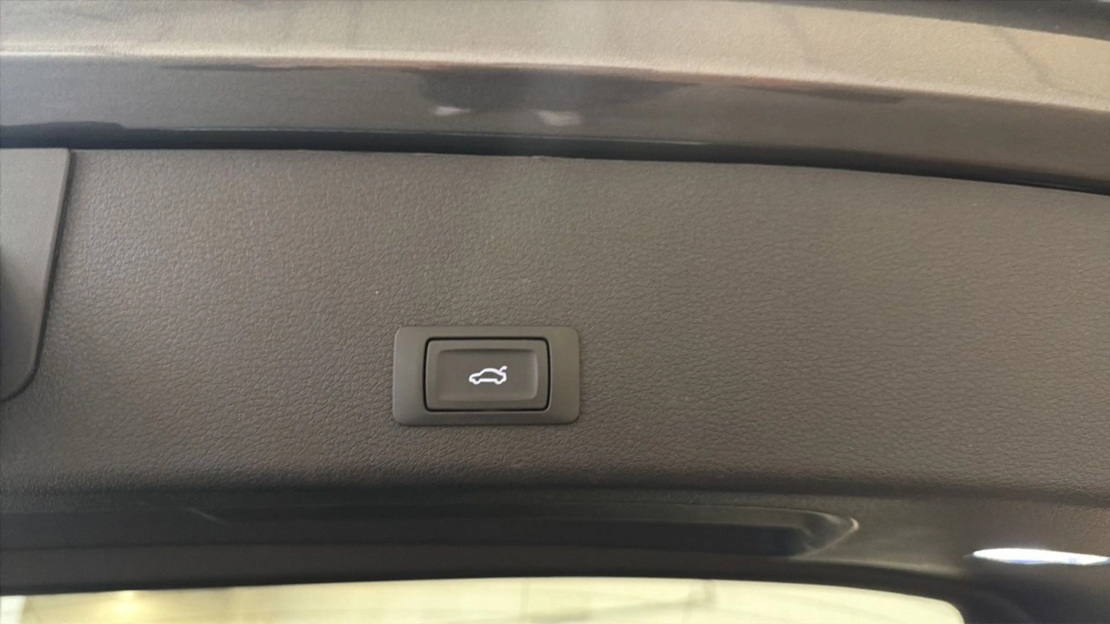 Audi e-tron 55 quattro S line — photo 8