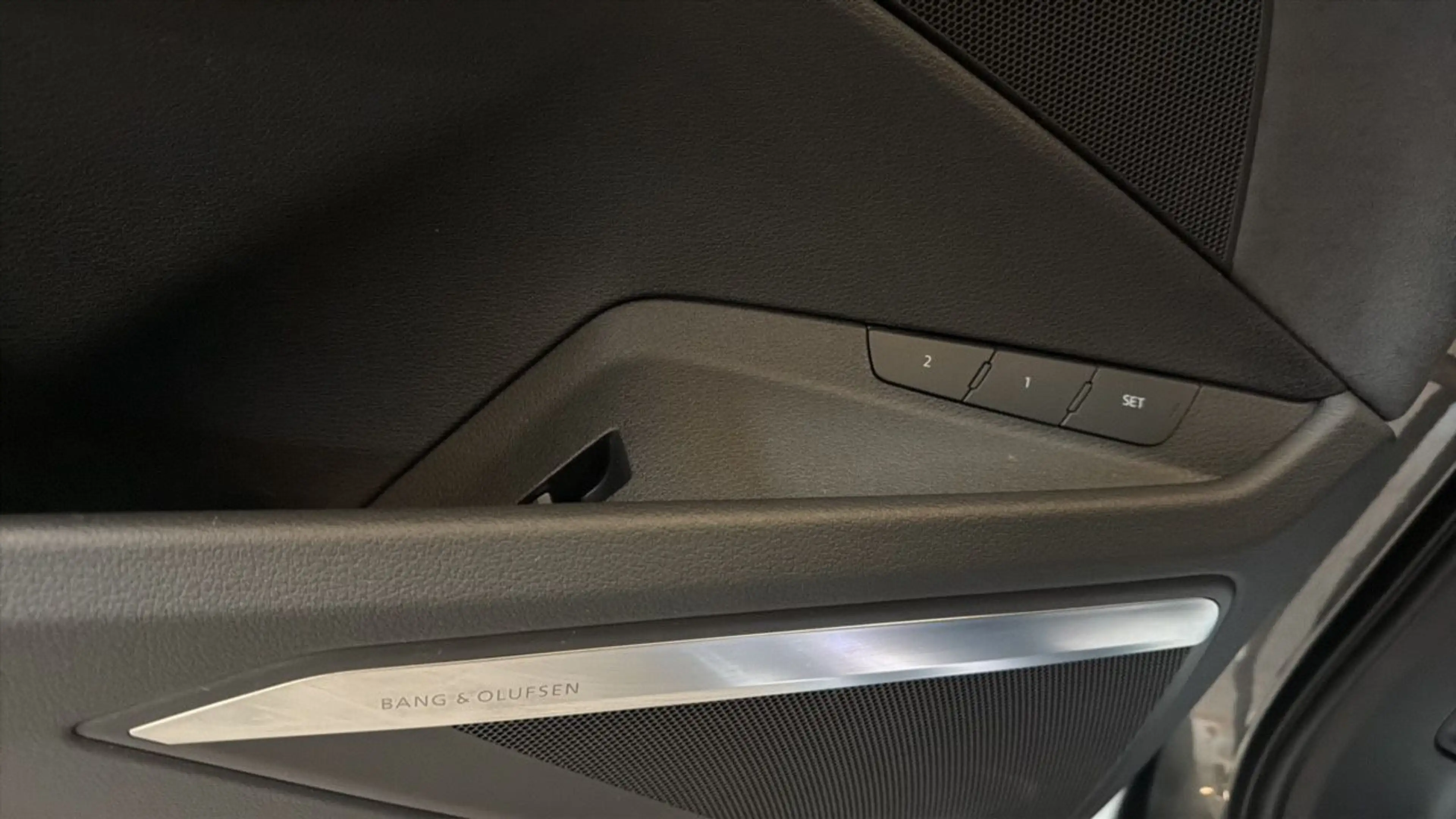 Audi e-tron 55 quattro S line — photo 12