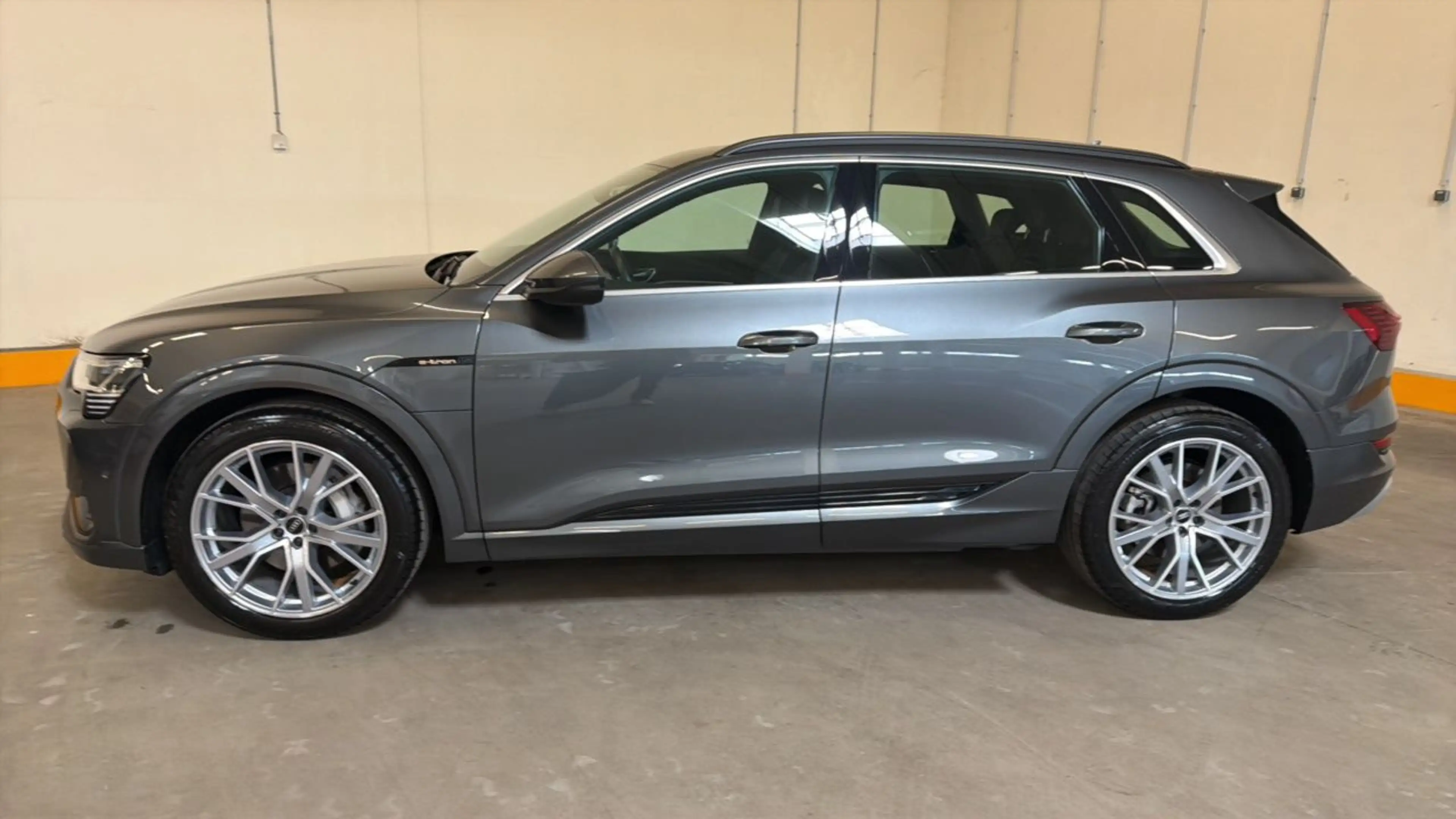 Audi e-tron 55 quattro S line — photo 3