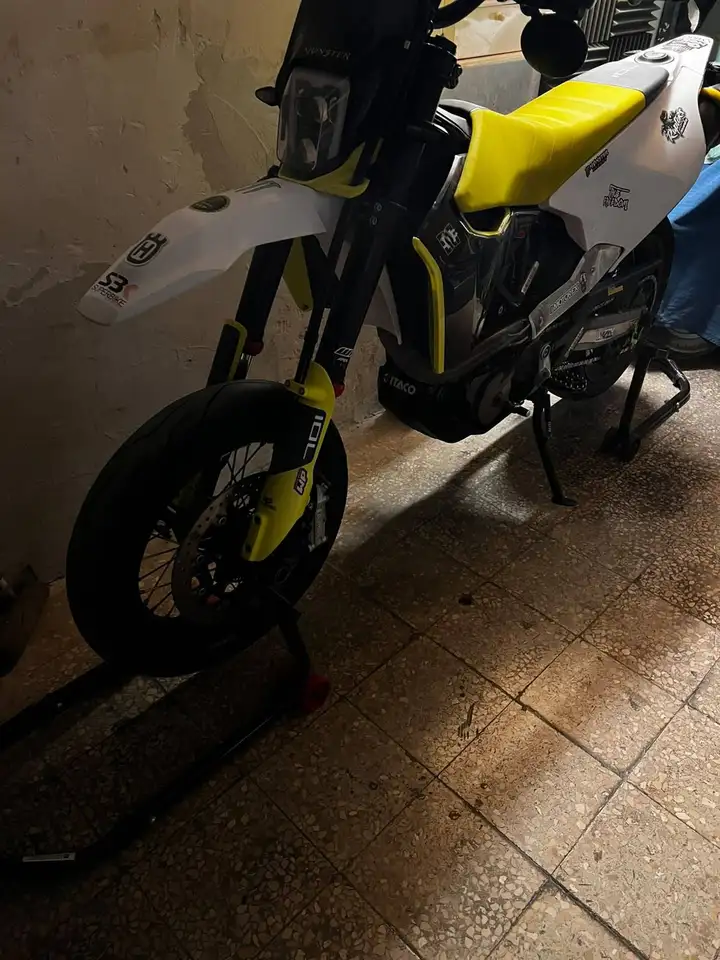 Husqvarna 701 Supermoto