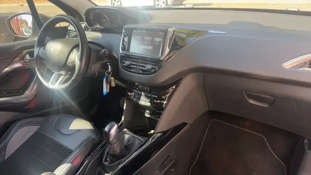 Peugeot 2008 view 10