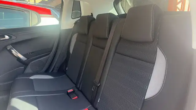 Peugeot 2008 view 9