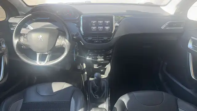 Peugeot 2008 view 11