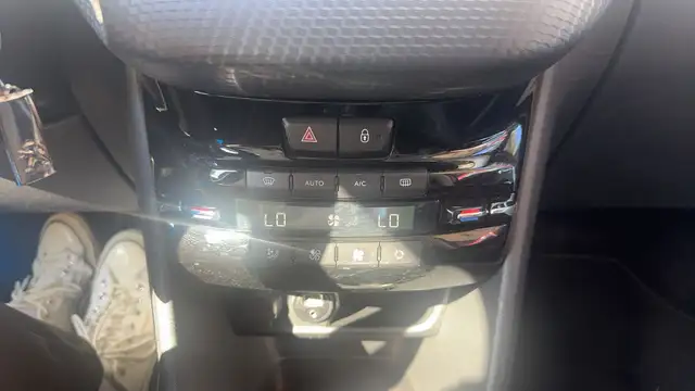 Peugeot 2008 view 13