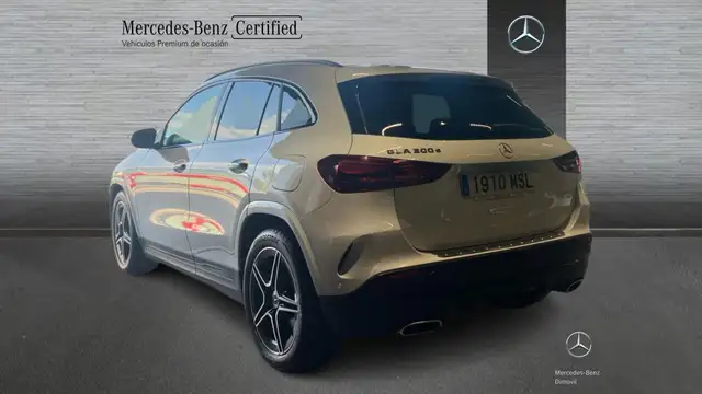Mercedes-Benz GLA view 4
