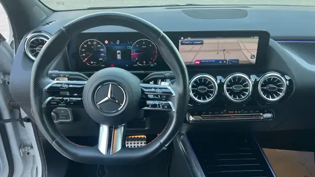 Mercedes-Benz GLA view 9