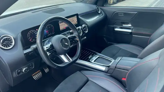 Mercedes-Benz GLA view 6