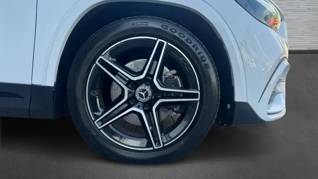 Mercedes-Benz GLA view 5