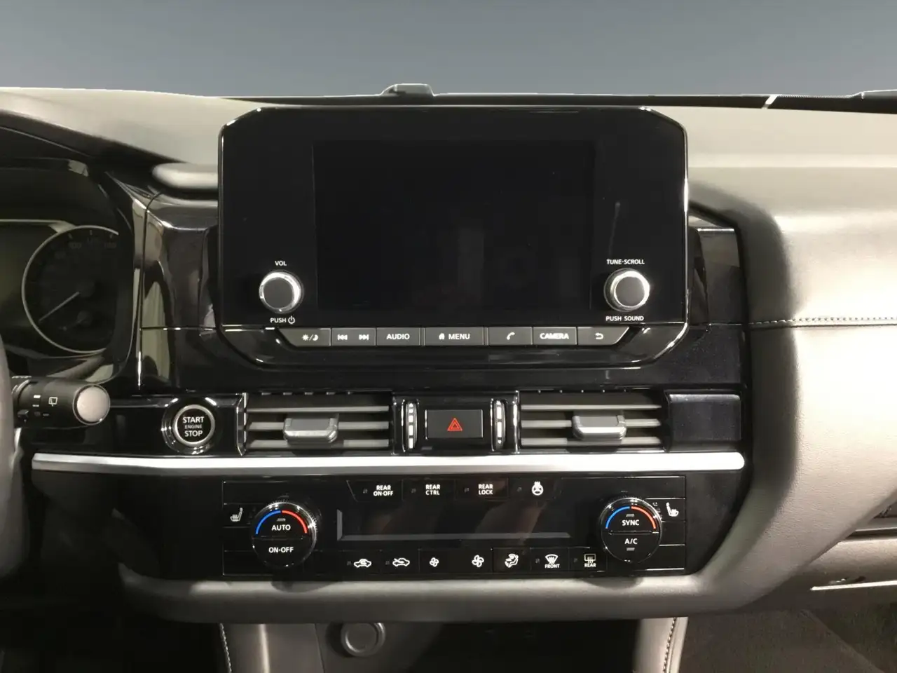 Nissan Pathfinder снимка Nissan Pathfinder