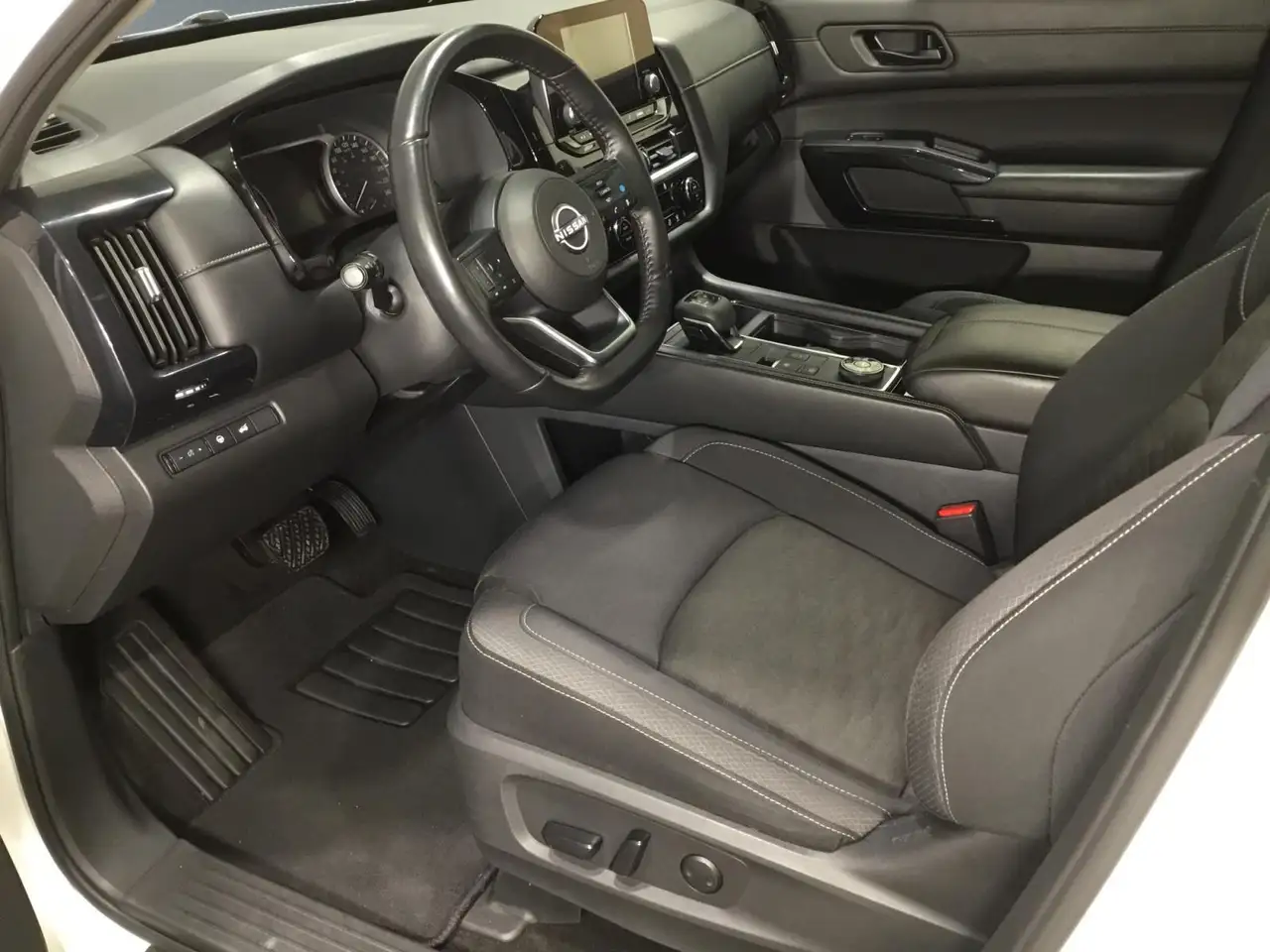 Nissan Pathfinder снимка Nissan Pathfinder